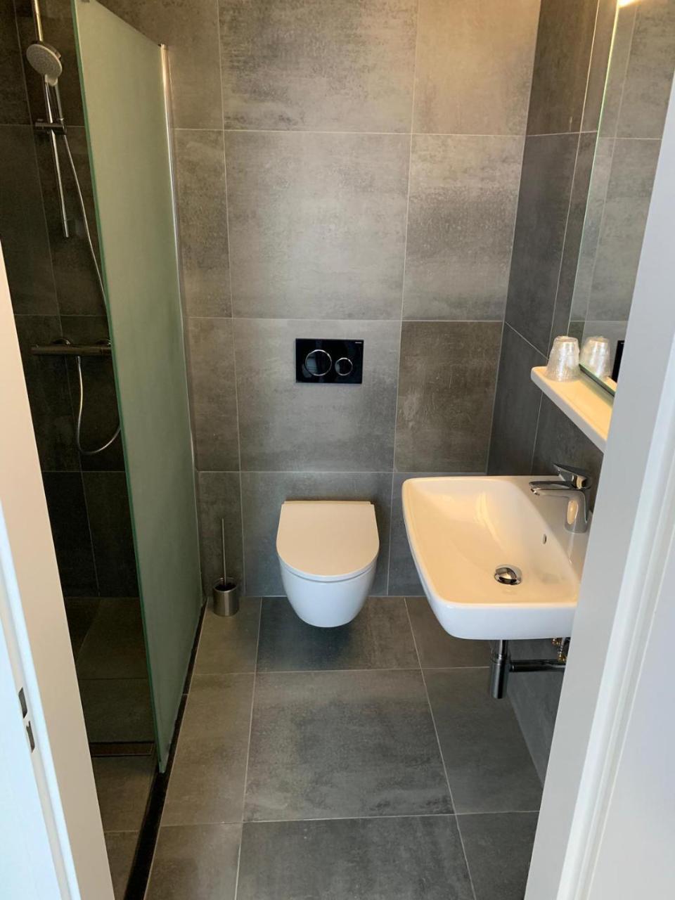 Hotel & Appartementen Royal Sas van Gent エクステリア 写真